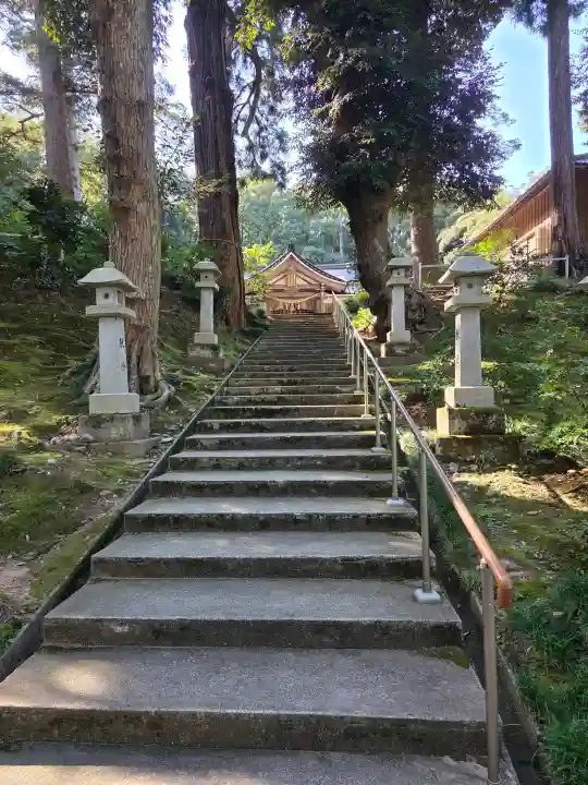 気多神社の{uncategorized: "未分類", other: "その他", undefined: "問題あり", building: "その他建物", grave: "お墓", sacred_gate: "鳥居", guardian: "狛犬", statue: "像", buddha: "仏像", history: "歴史", nature: "自然", garden: "庭園", animal: "動物", pagoda: "塔", temizu: "手水舎", mountain_gate: "山門・神門", sanctuary: "本殿・本堂", subordinate: "末社・摂社", art: "芸術", scenery: "景色", jizo: "地蔵", ema: "絵馬", goshuin: "御朱印", omikuji: "おみくじ", items: "授与品その他", amulet: "お守り", goshuincho: "御朱印帳", eats: "食事", festival: "お祭り", votive_dance: "神楽", shichigosan: "七五三参", wedding: "結婚式", experience: "体験その他", initially: "初詣", around: "周辺", anti_infection: "感染症対策"}