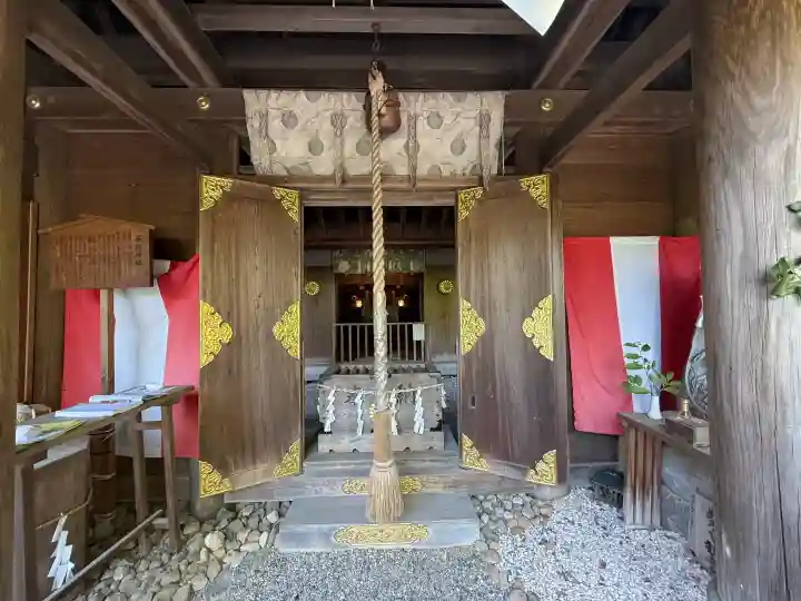 玉鉾神社の{uncategorized: "未分類", other: "その他", undefined: "問題あり", building: "その他建物", grave: "お墓", sacred_gate: "鳥居", guardian: "狛犬", statue: "像", buddha: "仏像", history: "歴史", nature: "自然", garden: "庭園", animal: "動物", pagoda: "塔", temizu: "手水舎", mountain_gate: "山門・神門", sanctuary: "本殿・本堂", subordinate: "末社・摂社", art: "芸術", scenery: "景色", jizo: "地蔵", ema: "絵馬", goshuin: "御朱印", omikuji: "おみくじ", items: "授与品その他", amulet: "お守り", goshuincho: "御朱印帳", eats: "食事", festival: "お祭り", votive_dance: "神楽", shichigosan: "七五三参", wedding: "結婚式", experience: "体験その他", initially: "初詣", around: "周辺", anti_infection: "感染症対策"}