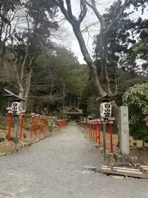 日吉大社の{uncategorized: "未分類", other: "その他", undefined: "問題あり", building: "その他建物", grave: "お墓", sacred_gate: "鳥居", guardian: "狛犬", statue: "像", buddha: "仏像", history: "歴史", nature: "自然", garden: "庭園", animal: "動物", pagoda: "塔", temizu: "手水舎", mountain_gate: "山門・神門", sanctuary: "本殿・本堂", subordinate: "末社・摂社", art: "芸術", scenery: "景色", jizo: "地蔵", ema: "絵馬", goshuin: "御朱印", omikuji: "おみくじ", items: "授与品その他", amulet: "お守り", goshuincho: "御朱印帳", eats: "食事", festival: "お祭り", votive_dance: "神楽", shichigosan: "七五三参", wedding: "結婚式", experience: "体験その他", initially: "初詣", around: "周辺", anti_infection: "感染症対策"}