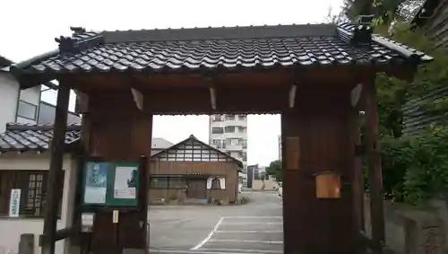 常松寺の山門