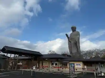 東本願寺本廟 牛久浄苑(牛久大仏)の{uncategorized: "未分類", other: "その他", undefined: "問題あり", building: "その他建物", grave: "お墓", sacred_gate: "鳥居", guardian: "狛犬", statue: "像", buddha: "仏像", history: "歴史", nature: "自然", garden: "庭園", animal: "動物", pagoda: "塔", temizu: "手水舎", mountain_gate: "山門・神門", sanctuary: "本殿・本堂", subordinate: "末社・摂社", art: "芸術", scenery: "景色", jizo: "地蔵", ema: "絵馬", goshuin: "御朱印", omikuji: "おみくじ", items: "授与品その他", amulet: "お守り", goshuincho: "御朱印帳", eats: "食事", festival: "お祭り", votive_dance: "神楽", shichigosan: "七五三参", wedding: "結婚式", experience: "体験その他", initially: "初詣", around: "周辺", anti_infection: "感染症対策"}