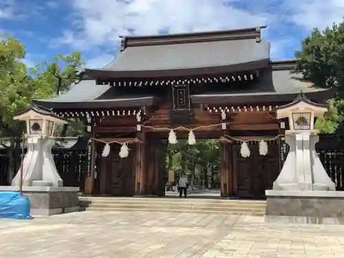 湊川神社の山門