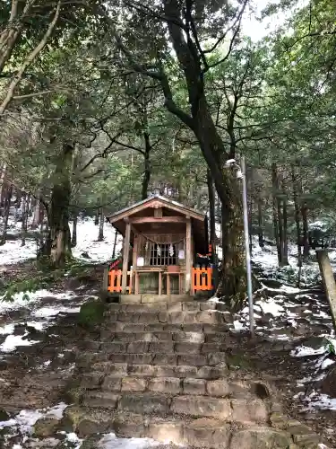 白鬚神社の{uncategorized: "未分類", other: "その他", undefined: "問題あり", building: "その他建物", grave: "お墓", sacred_gate: "鳥居", guardian: "狛犬", statue: "像", buddha: "仏像", history: "歴史", nature: "自然", garden: "庭園", animal: "動物", pagoda: "塔", temizu: "手水舎", mountain_gate: "山門・神門", sanctuary: "本殿・本堂", subordinate: "末社・摂社", art: "芸術", scenery: "景色", jizo: "地蔵", ema: "絵馬", goshuin: "御朱印", omikuji: "おみくじ", items: "授与品その他", amulet: "お守り", goshuincho: "御朱印帳", eats: "食事", festival: "お祭り", votive_dance: "神楽", shichigosan: "七五三参", wedding: "結婚式", experience: "体験その他", initially: "初詣", around: "周辺", anti_infection: "感染症対策"}