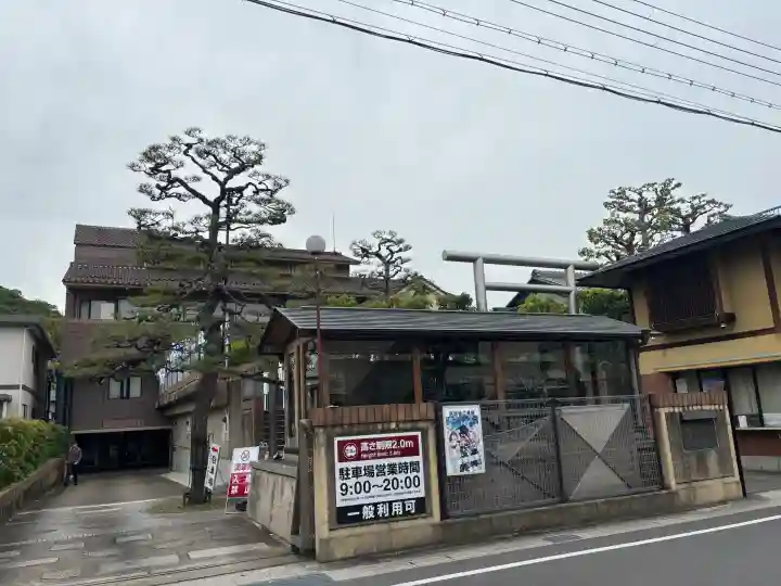 飛行神社の{uncategorized: "未分類", other: "その他", undefined: "問題あり", building: "その他建物", grave: "お墓", sacred_gate: "鳥居", guardian: "狛犬", statue: "像", buddha: "仏像", history: "歴史", nature: "自然", garden: "庭園", animal: "動物", pagoda: "塔", temizu: "手水舎", mountain_gate: "山門・神門", sanctuary: "本殿・本堂", subordinate: "末社・摂社", art: "芸術", scenery: "景色", jizo: "地蔵", ema: "絵馬", goshuin: "御朱印", omikuji: "おみくじ", items: "授与品その他", amulet: "お守り", goshuincho: "御朱印帳", eats: "食事", festival: "お祭り", votive_dance: "神楽", shichigosan: "七五三参", wedding: "結婚式", experience: "体験その他", initially: "初詣", around: "周辺", anti_infection: "感染症対策"}