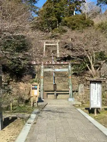 建長寺 半僧坊の{uncategorized: "未分類", other: "その他", undefined: "問題あり", building: "その他建物", grave: "お墓", sacred_gate: "鳥居", guardian: "狛犬", statue: "像", buddha: "仏像", history: "歴史", nature: "自然", garden: "庭園", animal: "動物", pagoda: "塔", temizu: "手水舎", mountain_gate: "山門・神門", sanctuary: "本殿・本堂", subordinate: "末社・摂社", art: "芸術", scenery: "景色", jizo: "地蔵", ema: "絵馬", goshuin: "御朱印", omikuji: "おみくじ", items: "授与品その他", amulet: "お守り", goshuincho: "御朱印帳", eats: "食事", festival: "お祭り", votive_dance: "神楽", shichigosan: "七五三参", wedding: "結婚式", experience: "体験その他", initially: "初詣", around: "周辺", anti_infection: "感染症対策"}