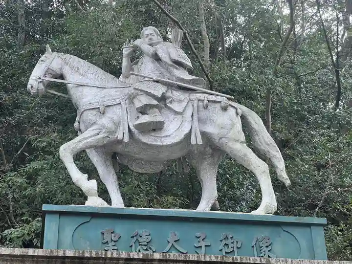 朝護孫子寺の像