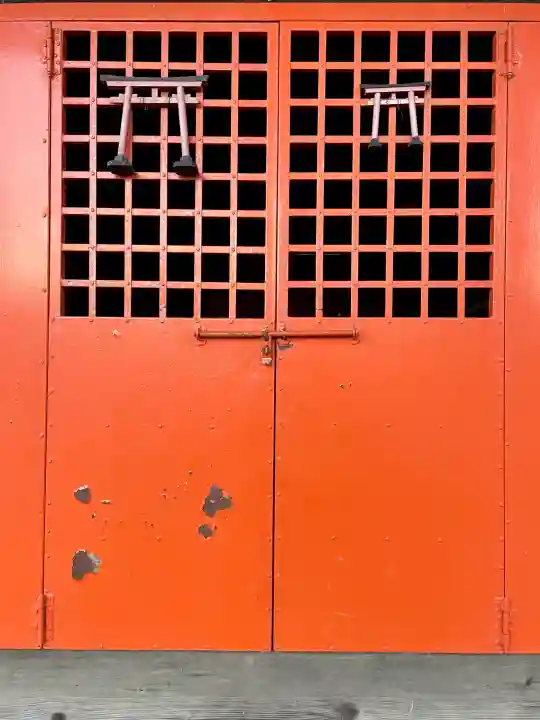 楢姫稲荷神社の{uncategorized: "未分類", other: "その他", undefined: "問題あり", building: "その他建物", grave: "お墓", sacred_gate: "鳥居", guardian: "狛犬", statue: "像", buddha: "仏像", history: "歴史", nature: "自然", garden: "庭園", animal: "動物", pagoda: "塔", temizu: "手水舎", mountain_gate: "山門・神門", sanctuary: "本殿・本堂", subordinate: "末社・摂社", art: "芸術", scenery: "景色", jizo: "地蔵", ema: "絵馬", goshuin: "御朱印", omikuji: "おみくじ", items: "授与品その他", amulet: "お守り", goshuincho: "御朱印帳", eats: "食事", festival: "お祭り", votive_dance: "神楽", shichigosan: "七五三参", wedding: "結婚式", experience: "体験その他", initially: "初詣", around: "周辺", anti_infection: "感染症対策"}