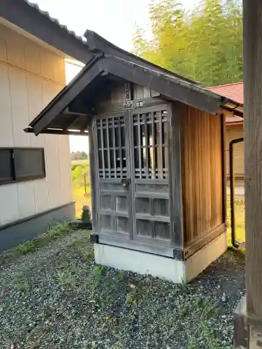 宝積寺稲荷神社の{uncategorized: "未分類", other: "その他", undefined: "問題あり", building: "その他建物", grave: "お墓", sacred_gate: "鳥居", guardian: "狛犬", statue: "像", buddha: "仏像", history: "歴史", nature: "自然", garden: "庭園", animal: "動物", pagoda: "塔", temizu: "手水舎", mountain_gate: "山門・神門", sanctuary: "本殿・本堂", subordinate: "末社・摂社", art: "芸術", scenery: "景色", jizo: "地蔵", ema: "絵馬", goshuin: "御朱印", omikuji: "おみくじ", items: "授与品その他", amulet: "お守り", goshuincho: "御朱印帳", eats: "食事", festival: "お祭り", votive_dance: "神楽", shichigosan: "七五三参", wedding: "結婚式", experience: "体験その他", initially: "初詣", around: "周辺", anti_infection: "感染症対策"}