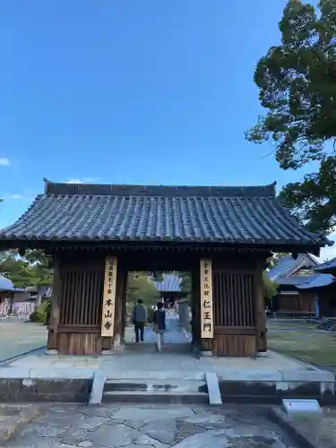 本山寺の山門・神門