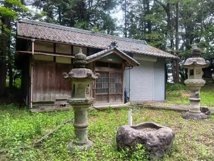 熊野神社の{uncategorized: "未分類", other: "その他", undefined: "問題あり", building: "その他建物", grave: "お墓", sacred_gate: "鳥居", guardian: "狛犬", statue: "像", buddha: "仏像", history: "歴史", nature: "自然", garden: "庭園", animal: "動物", pagoda: "塔", temizu: "手水舎", mountain_gate: "山門・神門", sanctuary: "本殿・本堂", subordinate: "末社・摂社", art: "芸術", scenery: "景色", jizo: "地蔵", ema: "絵馬", goshuin: "御朱印", omikuji: "おみくじ", items: "授与品その他", amulet: "お守り", goshuincho: "御朱印帳", eats: "食事", festival: "お祭り", votive_dance: "神楽", shichigosan: "七五三参", wedding: "結婚式", experience: "体験その他", initially: "初詣", around: "周辺", anti_infection: "感染症対策"}