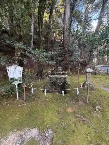 熊野本宮大社真名井社の{uncategorized: "未分類", other: "その他", undefined: "問題あり", building: "その他建物", grave: "お墓", sacred_gate: "鳥居", guardian: "狛犬", statue: "像", buddha: "仏像", history: "歴史", nature: "自然", garden: "庭園", animal: "動物", pagoda: "塔", temizu: "手水舎", mountain_gate: "山門・神門", sanctuary: "本殿・本堂", subordinate: "末社・摂社", art: "芸術", scenery: "景色", jizo: "地蔵", ema: "絵馬", goshuin: "御朱印", omikuji: "おみくじ", items: "授与品その他", amulet: "お守り", goshuincho: "御朱印帳", eats: "食事", festival: "お祭り", votive_dance: "神楽", shichigosan: "七五三参", wedding: "結婚式", experience: "体験その他", initially: "初詣", around: "周辺", anti_infection: "感染症対策"}