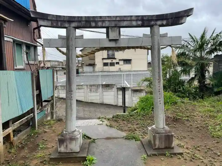 三峯神社の{uncategorized: "未分類", other: "その他", undefined: "問題あり", building: "その他建物", grave: "お墓", sacred_gate: "鳥居", guardian: "狛犬", statue: "像", buddha: "仏像", history: "歴史", nature: "自然", garden: "庭園", animal: "動物", pagoda: "塔", temizu: "手水舎", mountain_gate: "山門・神門", sanctuary: "本殿・本堂", subordinate: "末社・摂社", art: "芸術", scenery: "景色", jizo: "地蔵", ema: "絵馬", goshuin: "御朱印", omikuji: "おみくじ", items: "授与品その他", amulet: "お守り", goshuincho: "御朱印帳", eats: "食事", festival: "お祭り", votive_dance: "神楽", shichigosan: "七五三参", wedding: "結婚式", experience: "体験その他", initially: "初詣", around: "周辺", anti_infection: "感染症対策"}