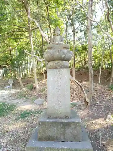 天岑寺の{uncategorized: "未分類", other: "その他", undefined: "問題あり", building: "その他建物", grave: "お墓", sacred_gate: "鳥居", guardian: "狛犬", statue: "像", buddha: "仏像", history: "歴史", nature: "自然", garden: "庭園", animal: "動物", pagoda: "塔", temizu: "手水舎", mountain_gate: "山門・神門", sanctuary: "本殿・本堂", subordinate: "末社・摂社", art: "芸術", scenery: "景色", jizo: "地蔵", ema: "絵馬", goshuin: "御朱印", omikuji: "おみくじ", items: "授与品その他", amulet: "お守り", goshuincho: "御朱印帳", eats: "食事", festival: "お祭り", votive_dance: "神楽", shichigosan: "七五三参", wedding: "結婚式", experience: "体験その他", initially: "初詣", around: "周辺", anti_infection: "感染症対策"}