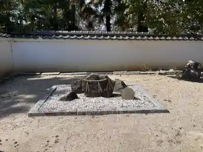 與杼神社の{uncategorized: "未分類", other: "その他", undefined: "問題あり", building: "その他建物", grave: "お墓", sacred_gate: "鳥居", guardian: "狛犬", statue: "像", buddha: "仏像", history: "歴史", nature: "自然", garden: "庭園", animal: "動物", pagoda: "塔", temizu: "手水舎", mountain_gate: "山門・神門", sanctuary: "本殿・本堂", subordinate: "末社・摂社", art: "芸術", scenery: "景色", jizo: "地蔵", ema: "絵馬", goshuin: "御朱印", omikuji: "おみくじ", items: "授与品その他", amulet: "お守り", goshuincho: "御朱印帳", eats: "食事", festival: "お祭り", votive_dance: "神楽", shichigosan: "七五三参", wedding: "結婚式", experience: "体験その他", initially: "初詣", around: "周辺", anti_infection: "感染症対策"}