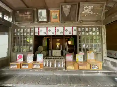 御岩神社の{uncategorized: "未分類", other: "その他", undefined: "問題あり", building: "その他建物", grave: "お墓", sacred_gate: "鳥居", guardian: "狛犬", statue: "像", buddha: "仏像", history: "歴史", nature: "自然", garden: "庭園", animal: "動物", pagoda: "塔", temizu: "手水舎", mountain_gate: "山門・神門", sanctuary: "本殿・本堂", subordinate: "末社・摂社", art: "芸術", scenery: "景色", jizo: "地蔵", ema: "絵馬", goshuin: "御朱印", omikuji: "おみくじ", items: "授与品その他", amulet: "お守り", goshuincho: "御朱印帳", eats: "食事", festival: "お祭り", votive_dance: "神楽", shichigosan: "七五三参", wedding: "結婚式", experience: "体験その他", initially: "初詣", around: "周辺", anti_infection: "感染症対策"}
