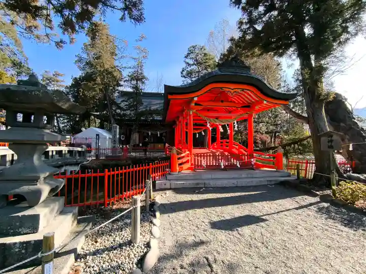 生島足島神社の{uncategorized: "未分類", other: "その他", undefined: "問題あり", building: "その他建物", grave: "お墓", sacred_gate: "鳥居", guardian: "狛犬", statue: "像", buddha: "仏像", history: "歴史", nature: "自然", garden: "庭園", animal: "動物", pagoda: "塔", temizu: "手水舎", mountain_gate: "山門・神門", sanctuary: "本殿・本堂", subordinate: "末社・摂社", art: "芸術", scenery: "景色", jizo: "地蔵", ema: "絵馬", goshuin: "御朱印", omikuji: "おみくじ", items: "授与品その他", amulet: "お守り", goshuincho: "御朱印帳", eats: "食事", festival: "お祭り", votive_dance: "神楽", shichigosan: "七五三参", wedding: "結婚式", experience: "体験その他", initially: "初詣", around: "周辺", anti_infection: "感染症対策"}