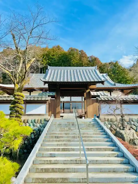 岩井堂(圓融寺境外観音堂)の{uncategorized: "未分類", other: "その他", undefined: "問題あり", building: "その他建物", grave: "お墓", sacred_gate: "鳥居", guardian: "狛犬", statue: "像", buddha: "仏像", history: "歴史", nature: "自然", garden: "庭園", animal: "動物", pagoda: "塔", temizu: "手水舎", mountain_gate: "山門・神門", sanctuary: "本殿・本堂", subordinate: "末社・摂社", art: "芸術", scenery: "景色", jizo: "地蔵", ema: "絵馬", goshuin: "御朱印", omikuji: "おみくじ", items: "授与品その他", amulet: "お守り", goshuincho: "御朱印帳", eats: "食事", festival: "お祭り", votive_dance: "神楽", shichigosan: "七五三参", wedding: "結婚式", experience: "体験その他", initially: "初詣", around: "周辺", anti_infection: "感染症対策"}