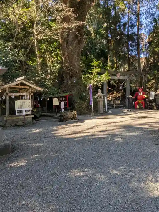 東霧島神社の{uncategorized: "未分類", other: "その他", undefined: "問題あり", building: "その他建物", grave: "お墓", sacred_gate: "鳥居", guardian: "狛犬", statue: "像", buddha: "仏像", history: "歴史", nature: "自然", garden: "庭園", animal: "動物", pagoda: "塔", temizu: "手水舎", mountain_gate: "山門・神門", sanctuary: "本殿・本堂", subordinate: "末社・摂社", art: "芸術", scenery: "景色", jizo: "地蔵", ema: "絵馬", goshuin: "御朱印", omikuji: "おみくじ", items: "授与品その他", amulet: "お守り", goshuincho: "御朱印帳", eats: "食事", festival: "お祭り", votive_dance: "神楽", shichigosan: "七五三参", wedding: "結婚式", experience: "体験その他", initially: "初詣", around: "周辺", anti_infection: "感染症対策"}