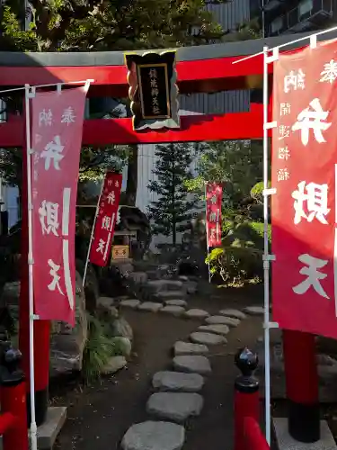 羽衣町厳島神社（関内厳島神社・横浜弁天）の{uncategorized: "未分類", other: "その他", undefined: "問題あり", building: "その他建物", grave: "お墓", sacred_gate: "鳥居", guardian: "狛犬", statue: "像", buddha: "仏像", history: "歴史", nature: "自然", garden: "庭園", animal: "動物", pagoda: "塔", temizu: "手水舎", mountain_gate: "山門・神門", sanctuary: "本殿・本堂", subordinate: "末社・摂社", art: "芸術", scenery: "景色", jizo: "地蔵", ema: "絵馬", goshuin: "御朱印", omikuji: "おみくじ", items: "授与品その他", amulet: "お守り", goshuincho: "御朱印帳", eats: "食事", festival: "お祭り", votive_dance: "神楽", shichigosan: "七五三参", wedding: "結婚式", experience: "体験その他", initially: "初詣", around: "周辺", anti_infection: "感染症対策"}