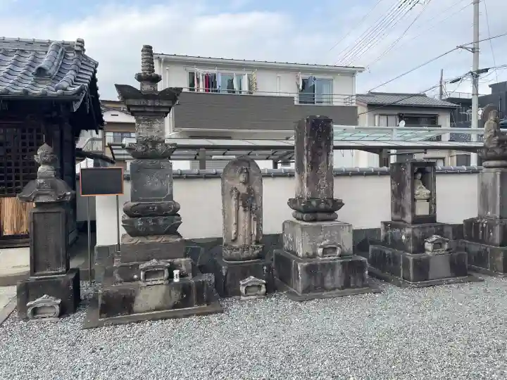 浄念寺の{uncategorized: "未分類", other: "その他", undefined: "問題あり", building: "その他建物", grave: "お墓", sacred_gate: "鳥居", guardian: "狛犬", statue: "像", buddha: "仏像", history: "歴史", nature: "自然", garden: "庭園", animal: "動物", pagoda: "塔", temizu: "手水舎", mountain_gate: "山門・神門", sanctuary: "本殿・本堂", subordinate: "末社・摂社", art: "芸術", scenery: "景色", jizo: "地蔵", ema: "絵馬", goshuin: "御朱印", omikuji: "おみくじ", items: "授与品その他", amulet: "お守り", goshuincho: "御朱印帳", eats: "食事", festival: "お祭り", votive_dance: "神楽", shichigosan: "七五三参", wedding: "結婚式", experience: "体験その他", initially: "初詣", around: "周辺", anti_infection: "感染症対策"}