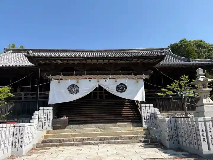 廣峯神社の{uncategorized: "未分類", other: "その他", undefined: "問題あり", building: "その他建物", grave: "お墓", sacred_gate: "鳥居", guardian: "狛犬", statue: "像", buddha: "仏像", history: "歴史", nature: "自然", garden: "庭園", animal: "動物", pagoda: "塔", temizu: "手水舎", mountain_gate: "山門・神門", sanctuary: "本殿・本堂", subordinate: "末社・摂社", art: "芸術", scenery: "景色", jizo: "地蔵", ema: "絵馬", goshuin: "御朱印", omikuji: "おみくじ", items: "授与品その他", amulet: "お守り", goshuincho: "御朱印帳", eats: "食事", festival: "お祭り", votive_dance: "神楽", shichigosan: "七五三参", wedding: "結婚式", experience: "体験その他", initially: "初詣", around: "周辺", anti_infection: "感染症対策"}