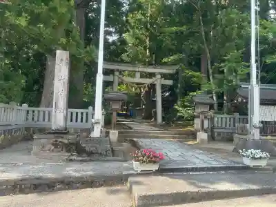 雄山神社中宮祈願殿の{uncategorized: "未分類", other: "その他", undefined: "問題あり", building: "その他建物", grave: "お墓", sacred_gate: "鳥居", guardian: "狛犬", statue: "像", buddha: "仏像", history: "歴史", nature: "自然", garden: "庭園", animal: "動物", pagoda: "塔", temizu: "手水舎", mountain_gate: "山門・神門", sanctuary: "本殿・本堂", subordinate: "末社・摂社", art: "芸術", scenery: "景色", jizo: "地蔵", ema: "絵馬", goshuin: "御朱印", omikuji: "おみくじ", items: "授与品その他", amulet: "お守り", goshuincho: "御朱印帳", eats: "食事", festival: "お祭り", votive_dance: "神楽", shichigosan: "七五三参", wedding: "結婚式", experience: "体験その他", initially: "初詣", around: "周辺", anti_infection: "感染症対策"}