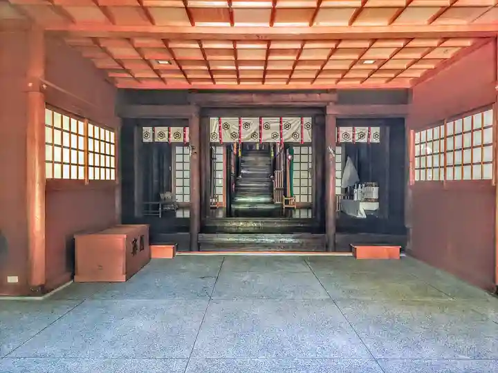 白山神社(市場)の本殿・本堂