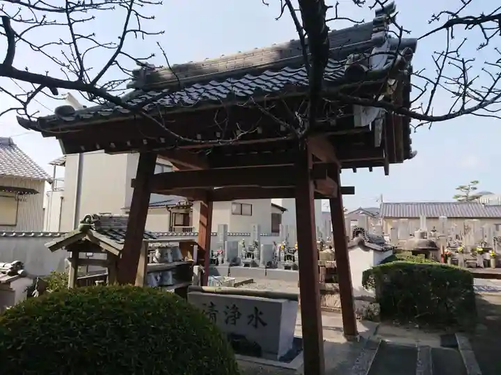 城宝寺の手水舎