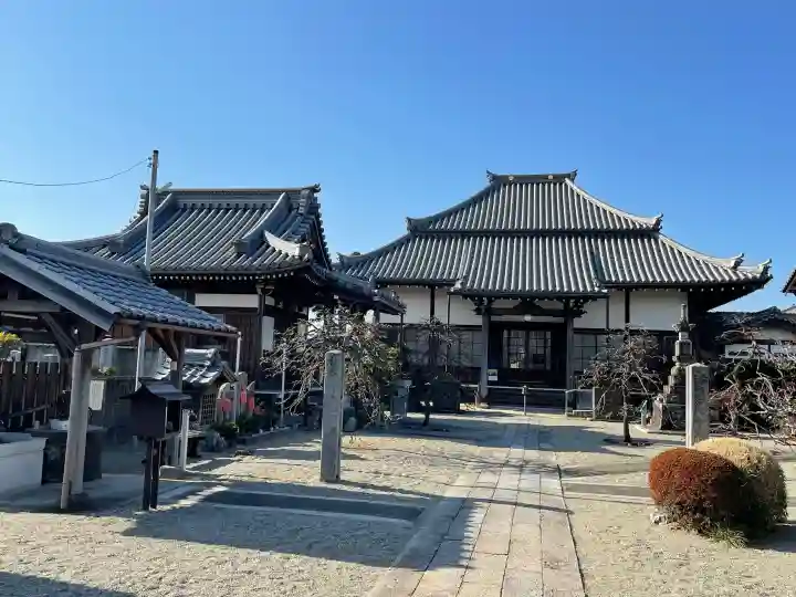 浄泉寺の{uncategorized: "未分類", other: "その他", undefined: "問題あり", building: "その他建物", grave: "お墓", sacred_gate: "鳥居", guardian: "狛犬", statue: "像", buddha: "仏像", history: "歴史", nature: "自然", garden: "庭園", animal: "動物", pagoda: "塔", temizu: "手水舎", mountain_gate: "山門・神門", sanctuary: "本殿・本堂", subordinate: "末社・摂社", art: "芸術", scenery: "景色", jizo: "地蔵", ema: "絵馬", goshuin: "御朱印", omikuji: "おみくじ", items: "授与品その他", amulet: "お守り", goshuincho: "御朱印帳", eats: "食事", festival: "お祭り", votive_dance: "神楽", shichigosan: "七五三参", wedding: "結婚式", experience: "体験その他", initially: "初詣", around: "周辺", anti_infection: "感染症対策"}