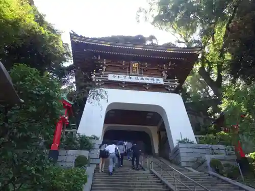 江島神社の山門・神門