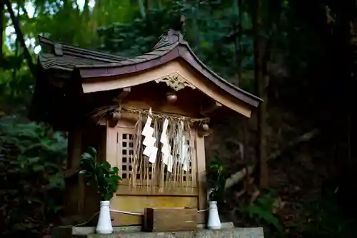 石穴稲荷神社の末社