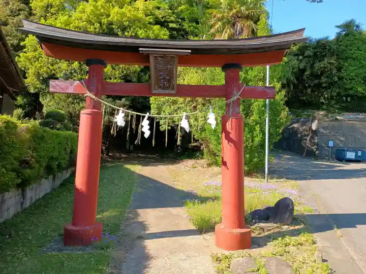 六十六所神社の{uncategorized: "未分類", other: "その他", undefined: "問題あり", building: "その他建物", grave: "お墓", sacred_gate: "鳥居", guardian: "狛犬", statue: "像", buddha: "仏像", history: "歴史", nature: "自然", garden: "庭園", animal: "動物", pagoda: "塔", temizu: "手水舎", mountain_gate: "山門・神門", sanctuary: "本殿・本堂", subordinate: "末社・摂社", art: "芸術", scenery: "景色", jizo: "地蔵", ema: "絵馬", goshuin: "御朱印", omikuji: "おみくじ", items: "授与品その他", amulet: "お守り", goshuincho: "御朱印帳", eats: "食事", festival: "お祭り", votive_dance: "神楽", shichigosan: "七五三参", wedding: "結婚式", experience: "体験その他", initially: "初詣", around: "周辺", anti_infection: "感染症対策"}