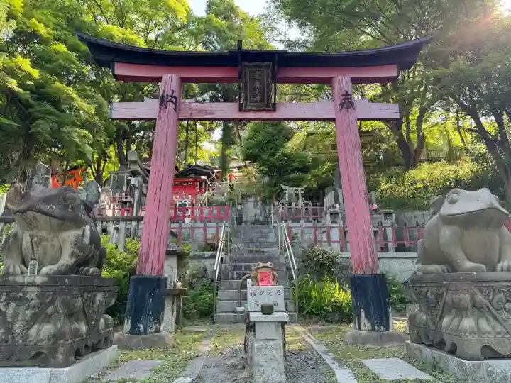 伏見稲荷大社の{uncategorized: "未分類", other: "その他", undefined: "問題あり", building: "その他建物", grave: "お墓", sacred_gate: "鳥居", guardian: "狛犬", statue: "像", buddha: "仏像", history: "歴史", nature: "自然", garden: "庭園", animal: "動物", pagoda: "塔", temizu: "手水舎", mountain_gate: "山門・神門", sanctuary: "本殿・本堂", subordinate: "末社・摂社", art: "芸術", scenery: "景色", jizo: "地蔵", ema: "絵馬", goshuin: "御朱印", omikuji: "おみくじ", items: "授与品その他", amulet: "お守り", goshuincho: "御朱印帳", eats: "食事", festival: "お祭り", votive_dance: "神楽", shichigosan: "七五三参", wedding: "結婚式", experience: "体験その他", initially: "初詣", around: "周辺", anti_infection: "感染症対策"}