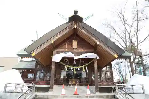 信濃神社の本殿