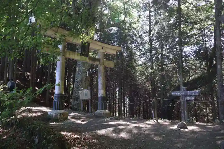 三峯神社奥宮(埼玉県)