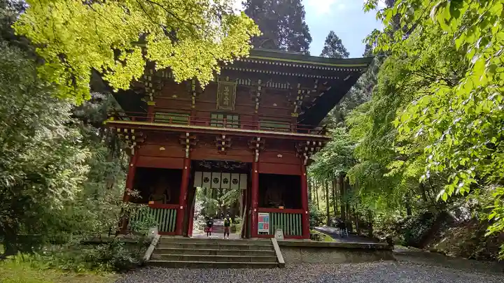 御岩神社の山門・神門