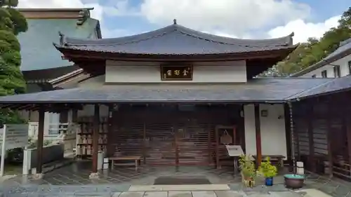 祇園寺の本殿・本堂