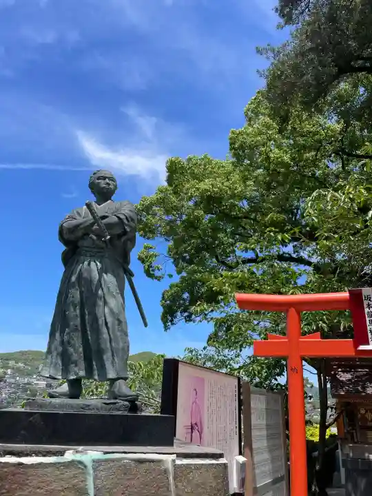 若宮稲荷神社の{uncategorized: "未分類", other: "その他", undefined: "問題あり", building: "その他建物", grave: "お墓", sacred_gate: "鳥居", guardian: "狛犬", statue: "像", buddha: "仏像", history: "歴史", nature: "自然", garden: "庭園", animal: "動物", pagoda: "塔", temizu: "手水舎", mountain_gate: "山門・神門", sanctuary: "本殿・本堂", subordinate: "末社・摂社", art: "芸術", scenery: "景色", jizo: "地蔵", ema: "絵馬", goshuin: "御朱印", omikuji: "おみくじ", items: "授与品その他", amulet: "お守り", goshuincho: "御朱印帳", eats: "食事", festival: "お祭り", votive_dance: "神楽", shichigosan: "七五三参", wedding: "結婚式", experience: "体験その他", initially: "初詣", around: "周辺", anti_infection: "感染症対策"}
