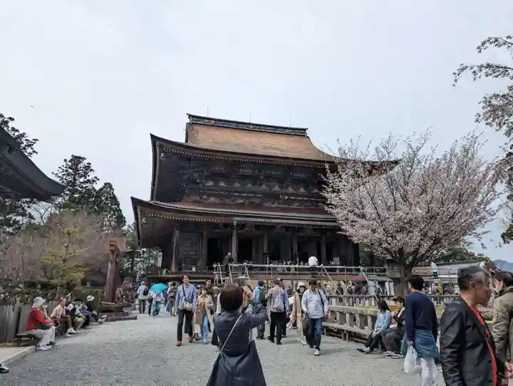 金峯山寺の本殿・本堂