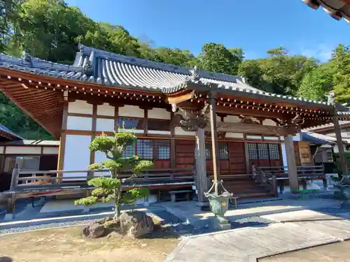 西林寺の本殿・本堂