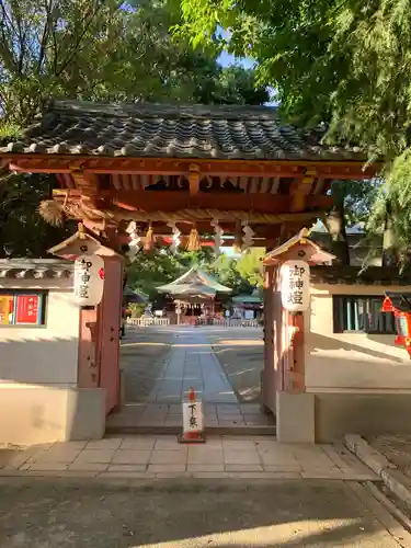 服部住吉神社の山門