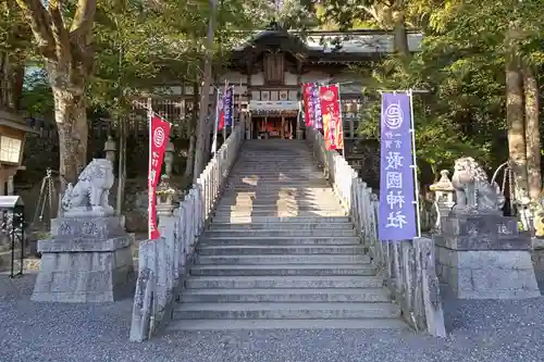 敢國神社の本殿・本堂