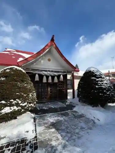 出雲大社三神教会の{uncategorized: "未分類", other: "その他", undefined: "問題あり", building: "その他建物", grave: "お墓", sacred_gate: "鳥居", guardian: "狛犬", statue: "像", buddha: "仏像", history: "歴史", nature: "自然", garden: "庭園", animal: "動物", pagoda: "塔", temizu: "手水舎", mountain_gate: "山門・神門", sanctuary: "本殿・本堂", subordinate: "末社・摂社", art: "芸術", scenery: "景色", jizo: "地蔵", ema: "絵馬", goshuin: "御朱印", omikuji: "おみくじ", items: "授与品その他", amulet: "お守り", goshuincho: "御朱印帳", eats: "食事", festival: "お祭り", votive_dance: "神楽", shichigosan: "七五三参", wedding: "結婚式", experience: "体験その他", initially: "初詣", around: "周辺", anti_infection: "感染症対策"}