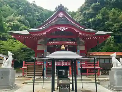 長門湯本豊川稲荷の本殿・本堂