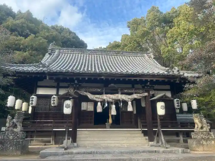 亀森八幡神社の{uncategorized: "未分類", other: "その他", undefined: "問題あり", building: "その他建物", grave: "お墓", sacred_gate: "鳥居", guardian: "狛犬", statue: "像", buddha: "仏像", history: "歴史", nature: "自然", garden: "庭園", animal: "動物", pagoda: "塔", temizu: "手水舎", mountain_gate: "山門・神門", sanctuary: "本殿・本堂", subordinate: "末社・摂社", art: "芸術", scenery: "景色", jizo: "地蔵", ema: "絵馬", goshuin: "御朱印", omikuji: "おみくじ", items: "授与品その他", amulet: "お守り", goshuincho: "御朱印帳", eats: "食事", festival: "お祭り", votive_dance: "神楽", shichigosan: "七五三参", wedding: "結婚式", experience: "体験その他", initially: "初詣", around: "周辺", anti_infection: "感染症対策"}