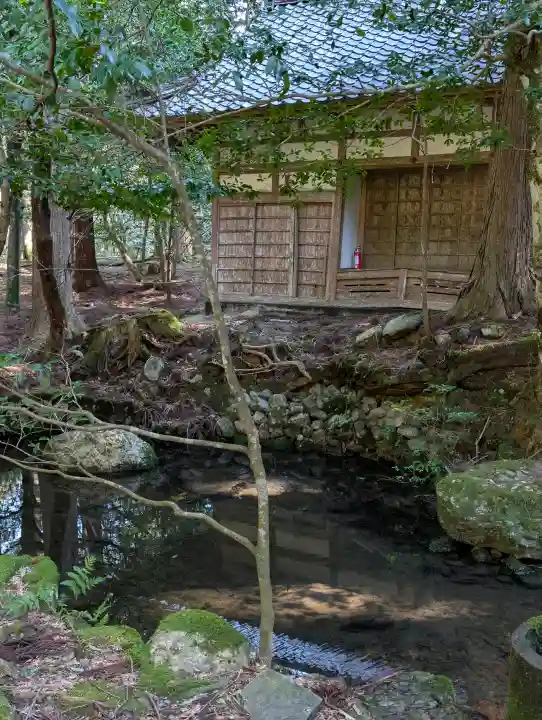 若狭彦神社(上社)の{uncategorized: "未分類", other: "その他", undefined: "問題あり", building: "その他建物", grave: "お墓", sacred_gate: "鳥居", guardian: "狛犬", statue: "像", buddha: "仏像", history: "歴史", nature: "自然", garden: "庭園", animal: "動物", pagoda: "塔", temizu: "手水舎", mountain_gate: "山門・神門", sanctuary: "本殿・本堂", subordinate: "末社・摂社", art: "芸術", scenery: "景色", jizo: "地蔵", ema: "絵馬", goshuin: "御朱印", omikuji: "おみくじ", items: "授与品その他", amulet: "お守り", goshuincho: "御朱印帳", eats: "食事", festival: "お祭り", votive_dance: "神楽", shichigosan: "七五三参", wedding: "結婚式", experience: "体験その他", initially: "初詣", around: "周辺", anti_infection: "感染症対策"}
