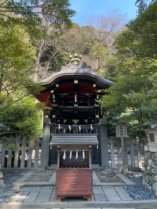 白旗神社の{uncategorized: "未分類", other: "その他", undefined: "問題あり", building: "その他建物", grave: "お墓", sacred_gate: "鳥居", guardian: "狛犬", statue: "像", buddha: "仏像", history: "歴史", nature: "自然", garden: "庭園", animal: "動物", pagoda: "塔", temizu: "手水舎", mountain_gate: "山門・神門", sanctuary: "本殿・本堂", subordinate: "末社・摂社", art: "芸術", scenery: "景色", jizo: "地蔵", ema: "絵馬", goshuin: "御朱印", omikuji: "おみくじ", items: "授与品その他", amulet: "お守り", goshuincho: "御朱印帳", eats: "食事", festival: "お祭り", votive_dance: "神楽", shichigosan: "七五三参", wedding: "結婚式", experience: "体験その他", initially: "初詣", around: "周辺", anti_infection: "感染症対策"}