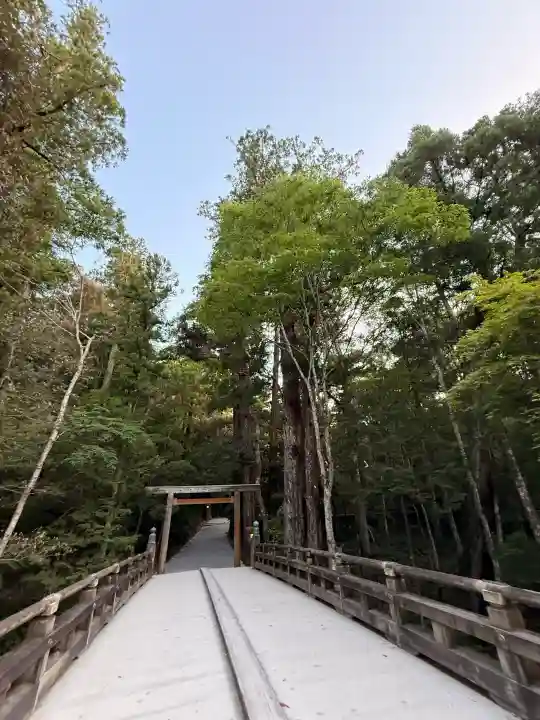 伊勢神宮内宮(皇大神宮)の{uncategorized: "未分類", other: "その他", undefined: "問題あり", building: "その他建物", grave: "お墓", sacred_gate: "鳥居", guardian: "狛犬", statue: "像", buddha: "仏像", history: "歴史", nature: "自然", garden: "庭園", animal: "動物", pagoda: "塔", temizu: "手水舎", mountain_gate: "山門・神門", sanctuary: "本殿・本堂", subordinate: "末社・摂社", art: "芸術", scenery: "景色", jizo: "地蔵", ema: "絵馬", goshuin: "御朱印", omikuji: "おみくじ", items: "授与品その他", amulet: "お守り", goshuincho: "御朱印帳", eats: "食事", festival: "お祭り", votive_dance: "神楽", shichigosan: "七五三参", wedding: "結婚式", experience: "体験その他", initially: "初詣", around: "周辺", anti_infection: "感染症対策"}