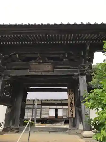 医光寺の山門