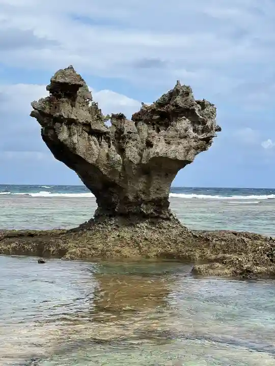 ハート岩恋守神社(沖縄県)